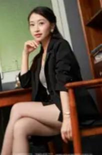 IESS异思趣向 小婕《黑丝面试官》：职场职业装黑丝美腿写真，细腻丝袜质感，极致优雅诱惑