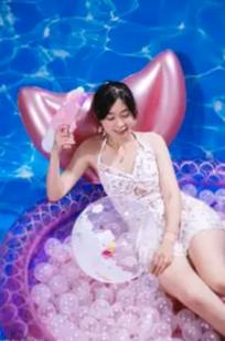 若颖 - 清新碎花泳池写真，元气少女梦幻球池大片 [109P]