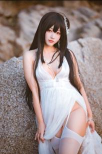 宫本桜 - 碧蓝航线大凤婚纱COS，海边白色礼服性感长腿美图，诱惑丝袜角色扮演写真[32P]