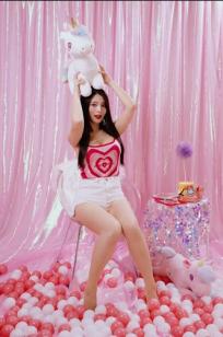 筱筱 - 热裤粉嫩少女风室内私房，梦幻波波池甜美玩偶写真[92P]