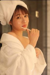 绾绾么 - 泡泡浴私房套图，浴室湿身诱惑，性感连体泳衣展现曼妙身材，纯欲风魅力写真 [141P]