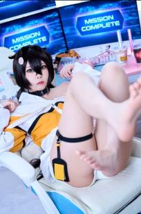 Maou Mo魔王莫 - 居家唯美镜面自拍，短发少女慵懒私房写真，美腿足部特写