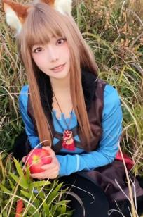 Ely_eee(ElyEE子) - Soft Glow 狼與暖陽：户外芒草丛中的治愈系狼少女Cosplay写真 [52P]