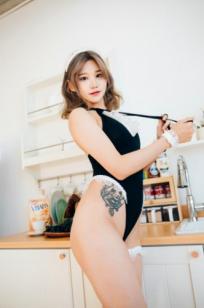 韩国美女Taeri居家私房写真：蕾丝内衣与纹身美背，展现极品身材诱惑，清新又野性