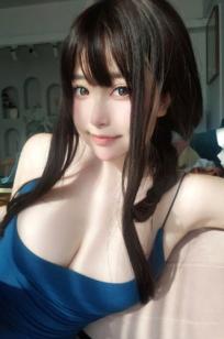 女主K-乘凉的姐姐：修身蓝裙家居私房写真，童颜巨乳清纯与性感的完美碰撞