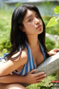 韩国美女Roin户外比基尼写真，展现惊人完美曲线，清纯与性感并存的极致诱惑