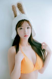 韩国尤物孙乐乐Son Ye Eun兔耳比基尼写真，清新甜美与性感诱惑的完美碰撞