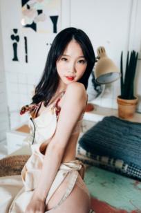 韩国美女-Pureding-퓨딩-Assistant-Loozy室内私房写真，性感连体衣与精致内衣诱惑，展现甜美傲人曲线