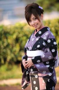 横山美雪 Miyuki Yokoyama 和服写真：古典气质与木质风情，演绎优雅极致的日系迷人面孔