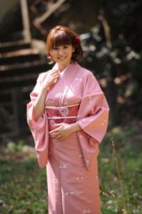 麻美由真和服写真：古典与性感碰撞的日式温婉私房，尽显童颜巨乳诱惑之美