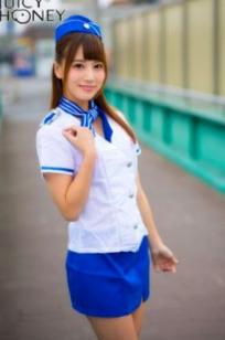 初川みなみ Minami Hatsukawa Juicy Honey写真集，室内私房内衣诱惑与甜美空姐制服造型，极致清新动人