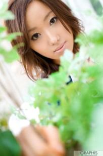 Graphis清美纯写真：活力少女身穿诱惑比基尼，清纯脸庞搭配玲珑曲线，户外与私房场景尽显初恋女神魅力