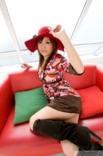 Graphis小西那奈《Sweet Dream》系列，活力居家与时尚亮片造型写真，青春俏皮的性感视觉美学，高清精品赏析