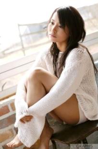 Graphis美女模特美花ぬりぇ(Mika Nurie)清新私房写真，居家纯白针织衫诱惑演绎