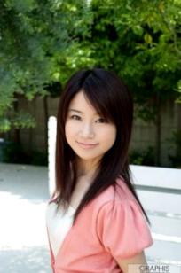 爱音真寻(Aine Mahiro) Graphis系列写真《Sweet Candy》：清纯甜美与精致蕾丝诱惑，居家私房绝美视觉盛宴