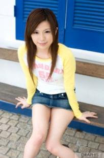 Graphis 栗林里莉 Riri Kuribayashi 清纯少女初露锋芒，甜美童颜私房居家写真