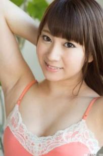 Graphis_初川みなみ/初川南《Ordinary World》写真集：校服物语与内衣诱惑，展现清纯迷人魅力