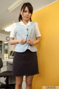 Graphis_木下柚花 Yuzuka Kinoshita职场制服与校园风写真集，极致OL商务装与清纯校服诱惑特辑