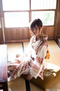 立花陽未《We Rise》精美写真：居家私房清新衬衫诱惑，定格治愈系女神优雅时刻