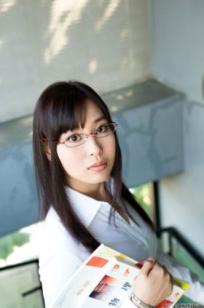 Graphis_小川桃果首秀写真，清纯私房与蕾丝诱惑，都市气质女神优雅诠释极致魅力