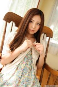 Graphis_仁美圆香 (Hitomi Madoka) 首部写真集：清纯少女居家内衣私房照，优雅诱惑尽展曼妙曲线