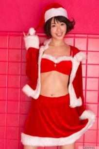 川上奈々美圣诞节福利写真：甜美圣诞装扮，粉色背景下的活力诱惑女神