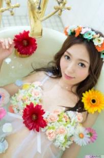 希志あいのAino Kishi《Avenir》高清写真集，唯美花环造型、室内蕾丝私房与湿身诱惑写真