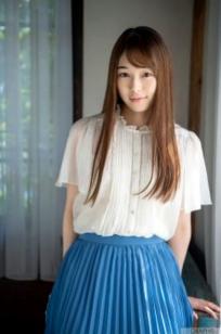 Graphis写真集：新名あみん《AMIN》精致私房视觉，展现清纯与轻熟的优雅魅惑
