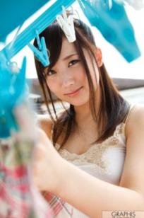 Graphis_仓多真央《All Blue》精选写真：清纯海边户外照与慵懒床上私房，日本女神甜美魅力呈现