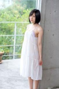 Graphis凉森れむ写真《Transparent Body》，短发女神海滩私房诱惑，清纯身材尽显