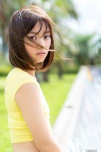 Graphis萌波铃Suzu Monami写真集：清纯少女蜕变，纯欲家居私房与清新户外造型系列