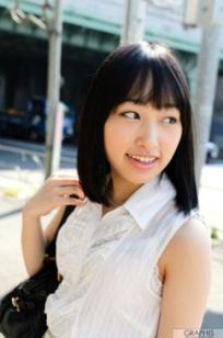 Graphis写真集：云乃亚美(Ami Unno)《Sweets Girl》——元气少女甜美写真与诱惑私房视角