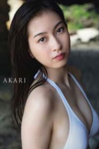 PB写真集_植村あかり/植村亚加莉《1024 AKARI》海边比基尼写实与街头清新私房照 [86P]