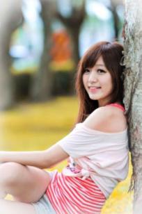台湾正妹小艾清新甜美户外写真集，治愈系阳光少女街拍，展现自然灵动与青春气质