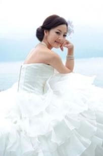 台湾正妹张凯洁/张允霏《日月潭+纸教堂(婚纱)》纯白婚纱写真，唯美户外大片，气质女神清新脱俗