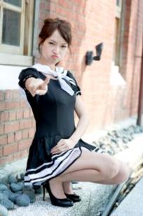 台湾模特Ariel外拍写真：清新校服与简约私房，治愈系甜美女神梦幻展现