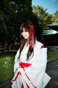台湾正妹杨宜轩/Patty小猪《伪.神无月巫女》古风cosplay写真集，清纯气质完美还原日式巫女之美，古建筑背景展现冷艳灵动美感