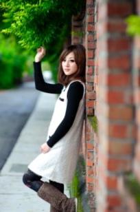 台湾正妹果子Mikako淡水外拍写真，清新甜美冬季穿搭尽显治愈系少女质感