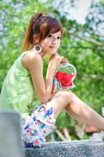台湾正妹张凯洁大湖公园清新外拍写真_气质少女白裙唯美治愈系街拍