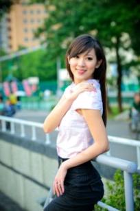 台湾女神韩雨洁Gennie清新唯美户外写真，甜美邻家风，治愈系生活外拍高清套图