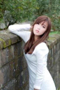 台湾正妹Kila晶晶/金允乔校园美拍：清新纯美针织衫户外写真系列图片