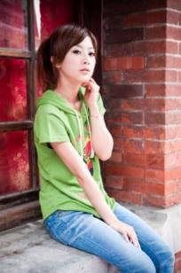 台湾正妹张允霏/张凯洁《西门町外拍》写真集，街拍清新少女风，户外休闲穿搭，气质女神甜美灵动