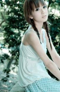 台湾正妹张允霏果子MM台大校园户外写真，清纯甜美系女神元气街拍休闲时光