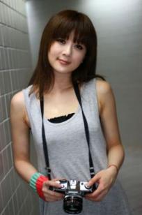 台湾正妹张允霏果子MM士林街头清新外拍，治愈系甜美夏日写真