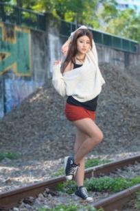 台湾正妹林真亦Yuna阳光美少女户外外拍写真，清新甜美治愈系风格合集