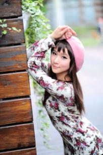 台湾正妹街拍写真集：时尚芭比娃娃黑丝穿搭，户外清新甜美气质，尽显迷人魅力风情