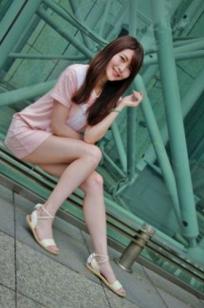 台湾正妹Brindy薛薛《國圖外拍》户外清新写真，青春休闲风格少女感十足