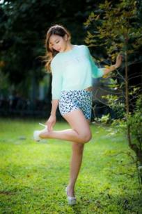 台湾正妹 Olivia安馜薇《台大外拍》唯美户外写真集，清纯校园女神风格