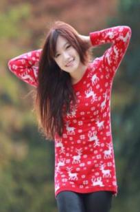 台湾美女夏涵芝Olivia兔清新户外写真，红衣圣诞风毛衣甜美治愈系女神街拍美图