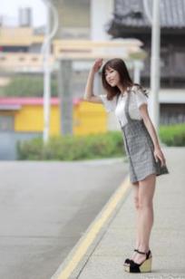 台湾正妹彭丽嘉(Lady憶憶)圆山花博户外写真，青春简约穿搭展现清新甜美气质